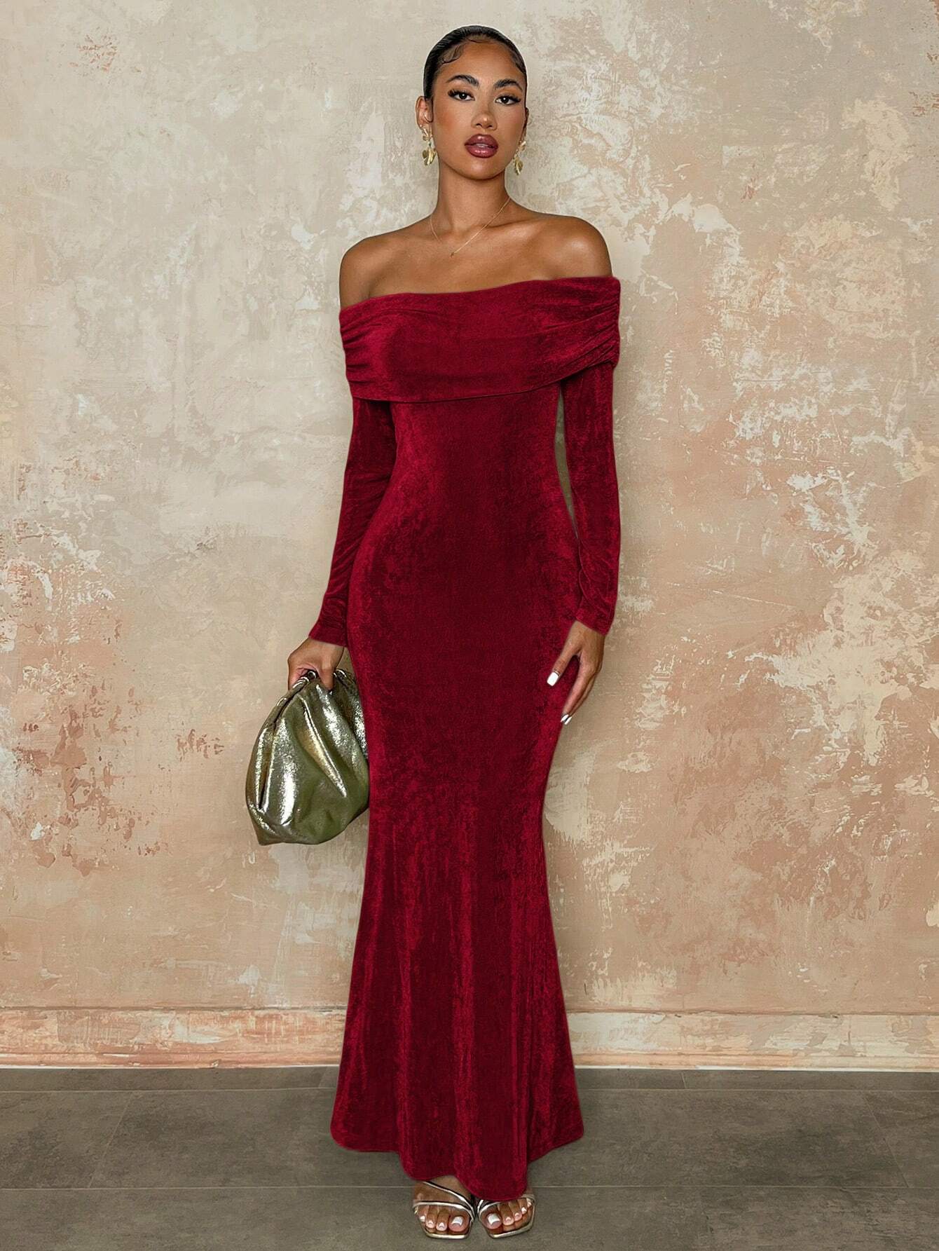 Lina - Langärmliges Off-Shoulder-Kleid