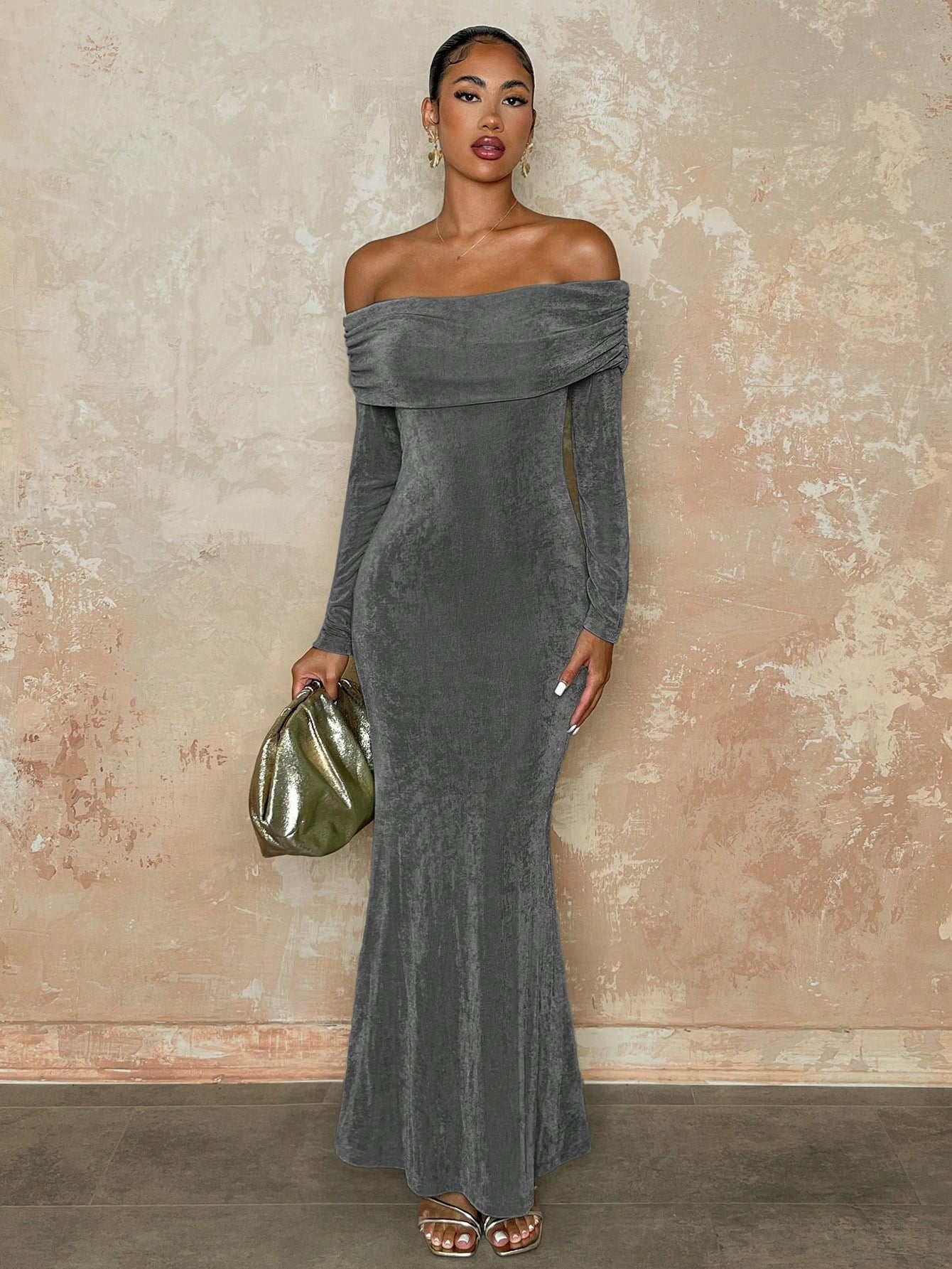 Lina - Langärmliges Off-Shoulder-Kleid