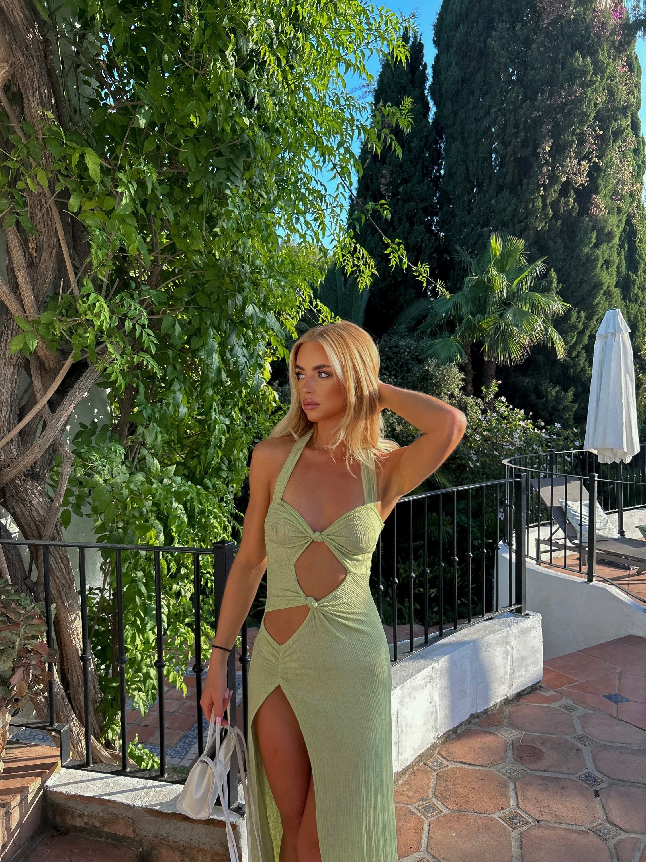 Celeste - Wunderschönes Cut-Out-Kleid